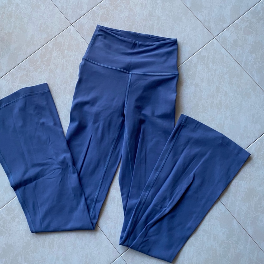 Size 2 lululemon waterdrop groove flare pants